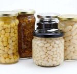 Legumbres cocidas variadas en frascos de cristal